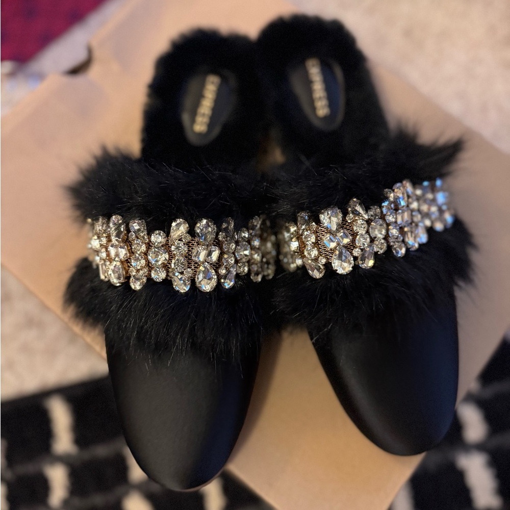 Express Black Fur Embellished Women's Shoes - Picture 3 of 4